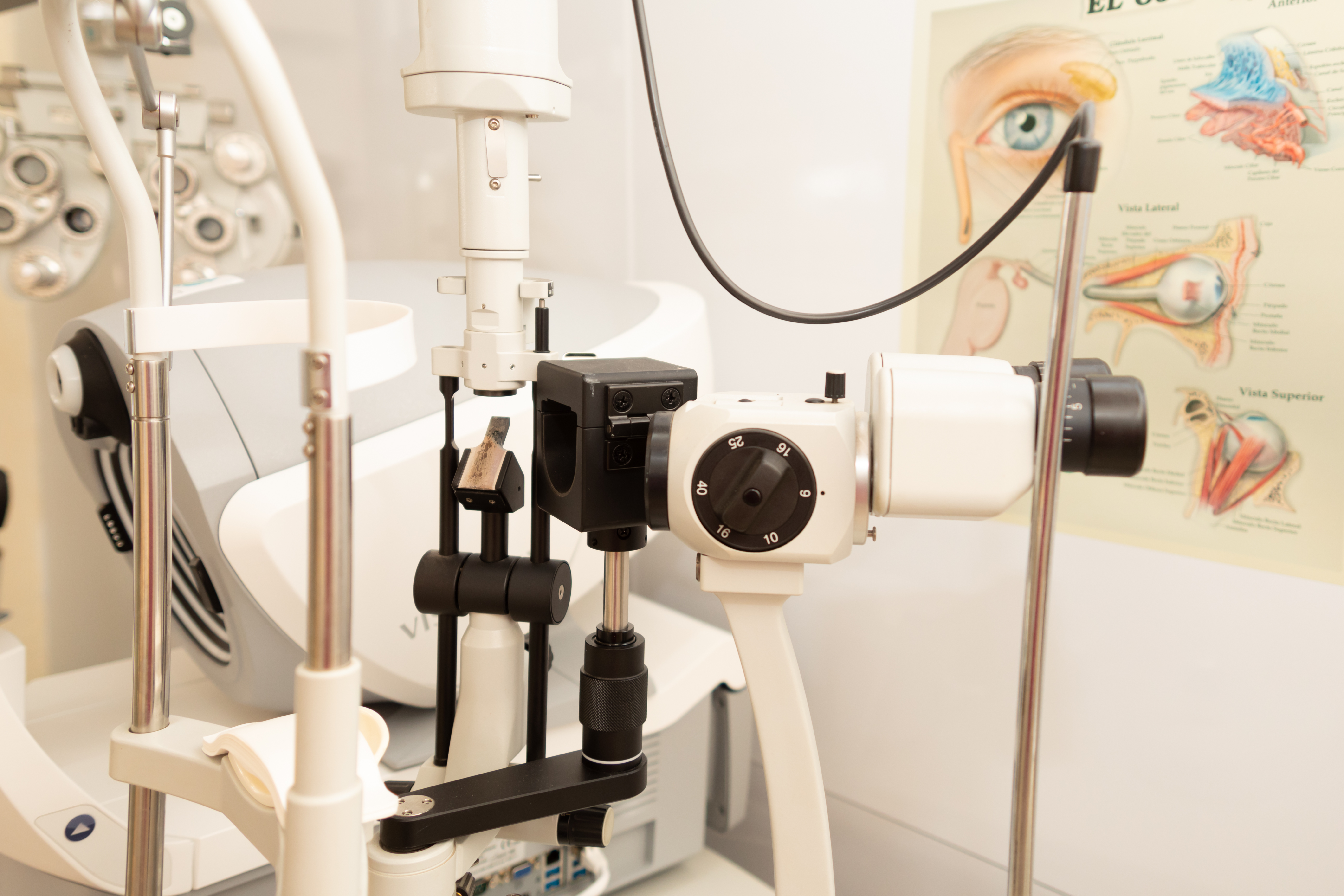 Biomicroscopi utilitzat per examinar la superf&iacute;cie ocular